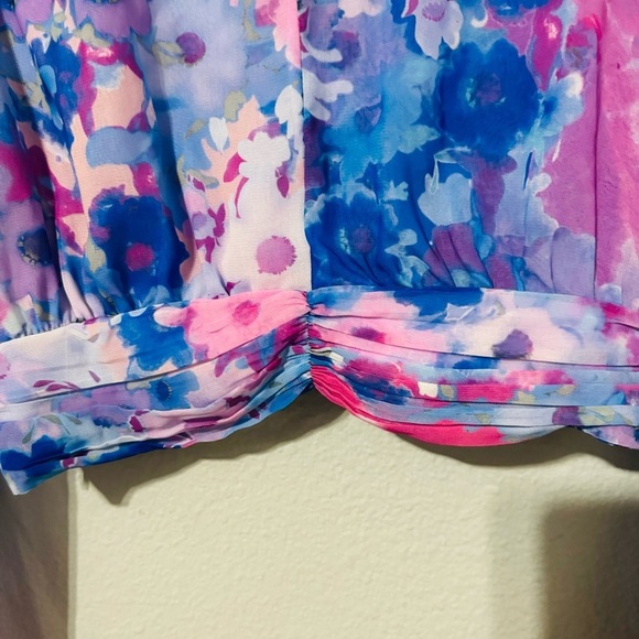 Floral V-Neck Chiffon Top - Picture 14 of 14